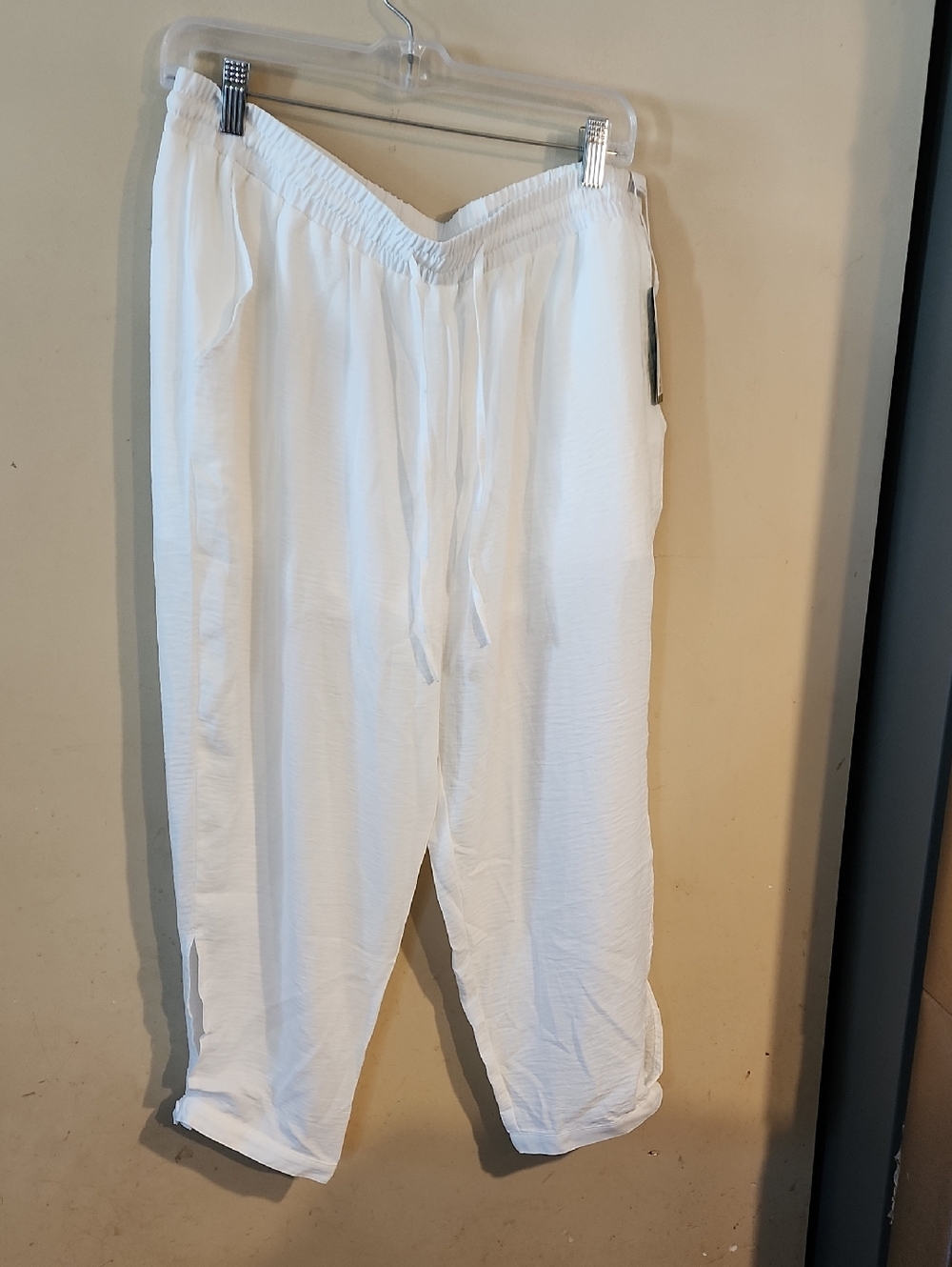 HALARA White Cropped Drawstring Ankle Pants